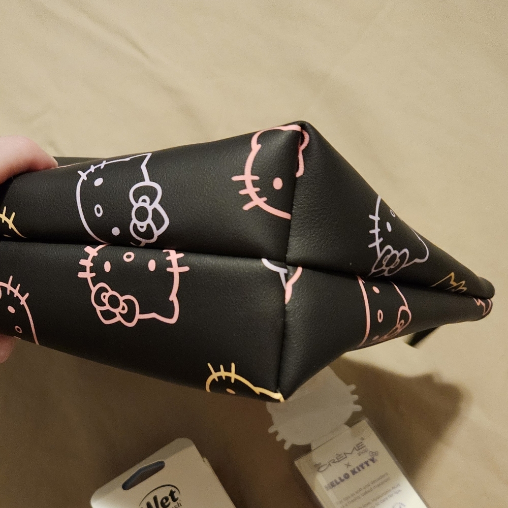 Hello Kitty Essentials Bundle - Picture 15 of 16